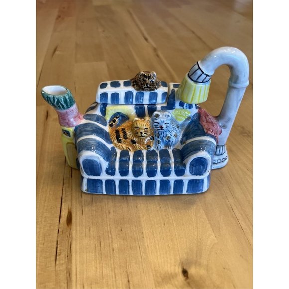 Cardinal Inc Other - Vintage1995 Tea-nee Teapots Tiny Teapot With Cats On Couch Cardinal Inc